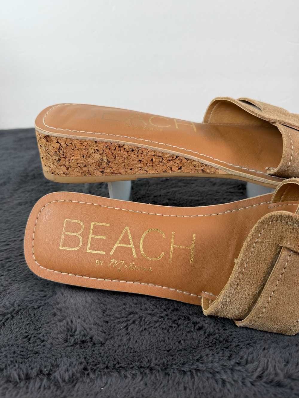 Beach by Matisse Women’s 8 M Tan Suede Buckle Cork Wedge Slide Sandals - Picture 4 of 7